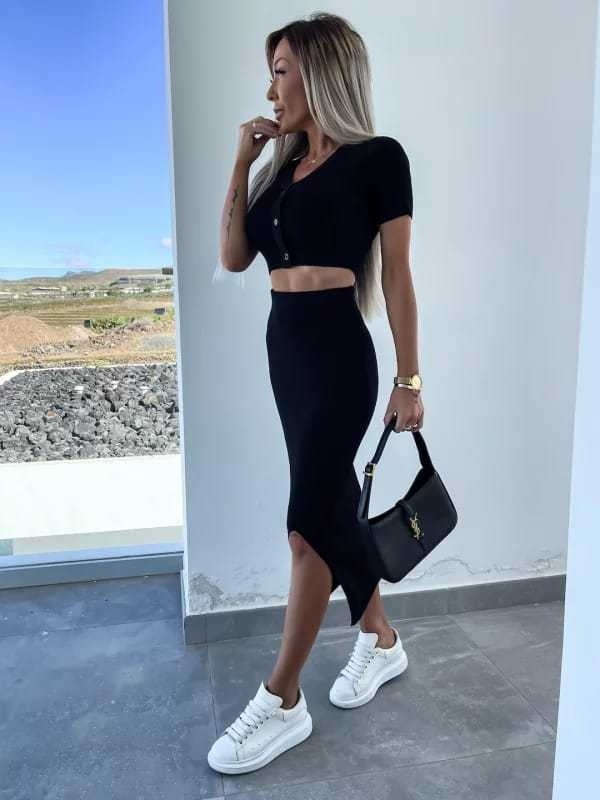 Kadın üst Kısa Kollu Düğmeli Crop, Alt Yırtmaçlı Etek Triko Takım…