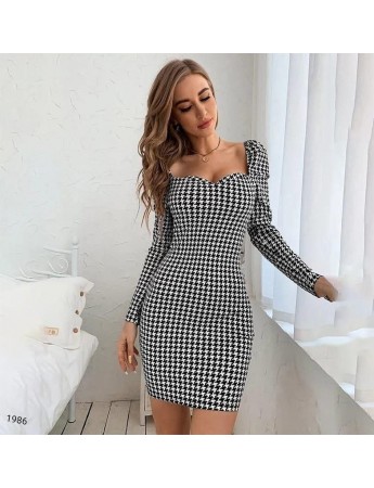 Kadın Beyaz Kalp Yaka Omuz Detaylı Kazayağı Desen Krep Kumaş Mini Elbise Beyaz