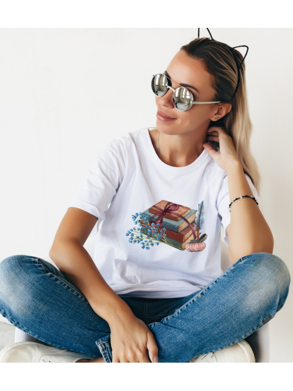 Kitap Baskılı Kadın Tshirt - Beyaz…