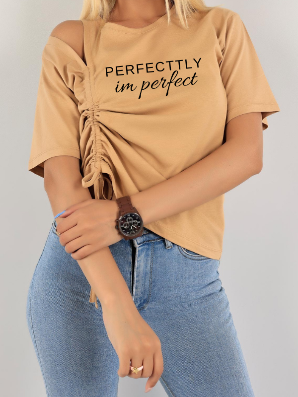 PERFECTTLY Baskılı Bağcık Büzgü Detay Omuz Dekolte Bluz…